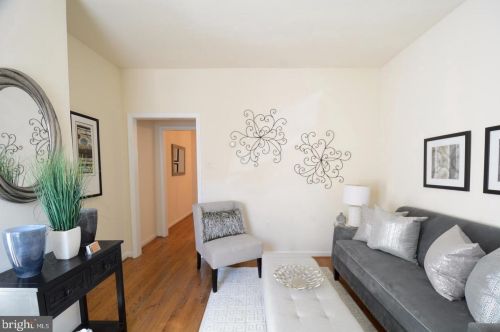 1439 Duke St, Alexandria VA  22314-3402 exterior