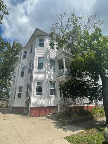 77 Georgia Ave, Providence, RI 02905-5409