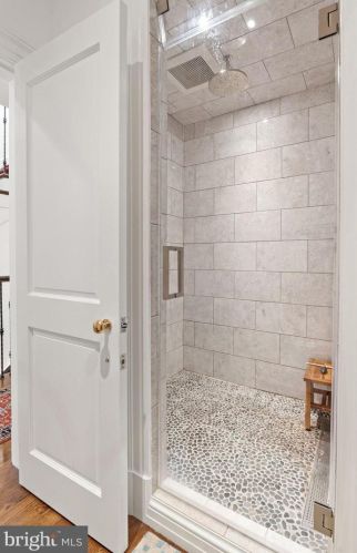 2735 Cathedral Ave, Washington DC  20008-4119 exterior