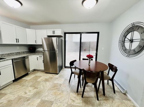 6102 Prt Ave, Milwaukee WI 53223-4118 exterior