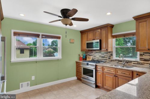 85 Colleen Cir, Trenton NJ 08638-1724 exterior