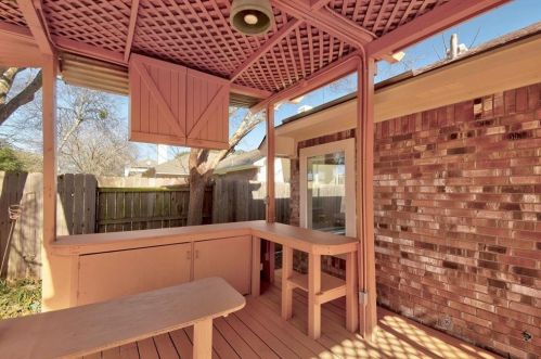 1729 Dapplegrey Ln, Austin TX 78727-4545 exterior