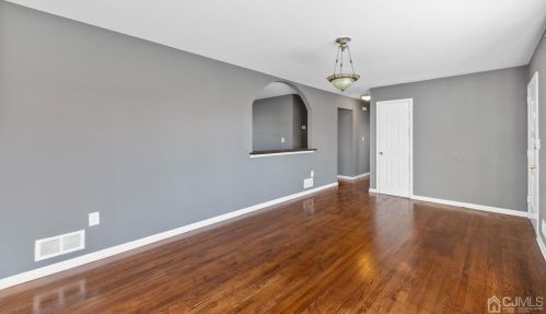 46 Haines Ave, Piscataway NJ  08854-5331 exterior