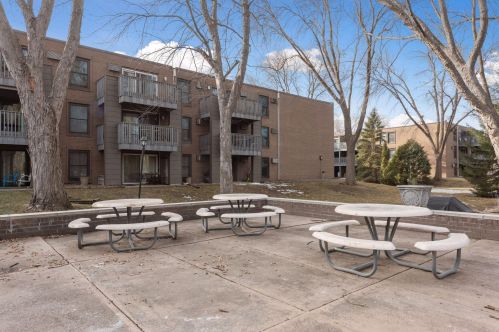 2800 Hamline Ave, Saint Paul MN 55113-7123 exterior