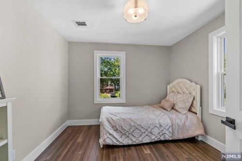 32 Florence Ave, Cresskill NJ  07626-1809 exterior