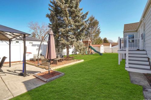 1526 10 St, Babylon NY 11704-3836 exterior