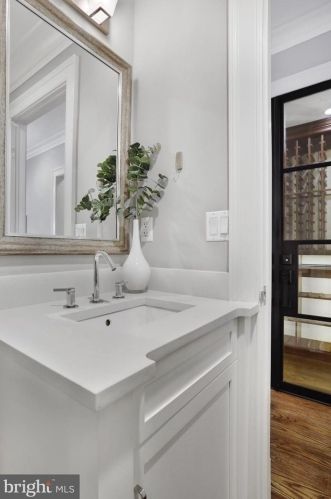 420 3rd St, Washington DC  20003-1930 exterior