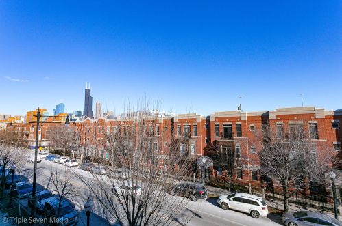 1422 Halsted St, Chicago IL 60642-2618 exterior