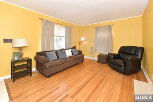 200 Zuber Pl, Maywood, NJ 07607-1431