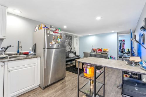 9 Carrick Ave, Pittsburgh PA  15210-4321 exterior