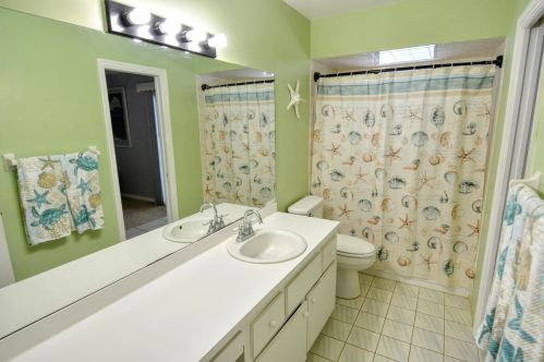 834 Walters Ter, Fort Pierce FL 34983-3963 exterior