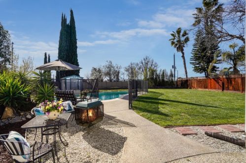 1761 Bagpipe Way, San Jose, CA 95121-1510