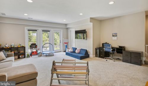 6031 Florence Ln, Alexandria VA 22310-2209 exterior