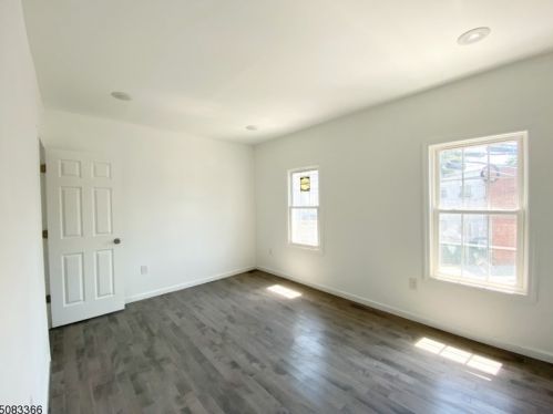 101 Holsman St, Paterson NJ  07522-1820 exterior