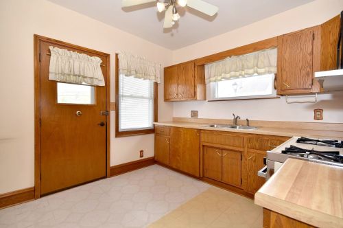 615 Saylor Ave, Elmhurst IL 60126-4305 exterior