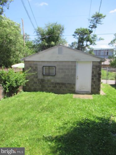 827 7 St, Chester PA 19013-6240 exterior