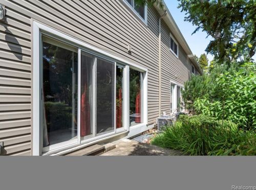 759 Kirts Blvd, Troy MI 48084-4844 exterior