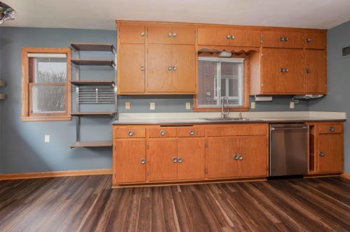 5796 Kinnickinnic Riv Pkwy, Milwaukee WI 53219-2231 exterior