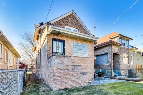 7443 Merrill Ave, Chicago IL  60649-3210 exterior