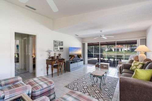 4589 Pasadena Ct, Naples FL 34109-3330 exterior