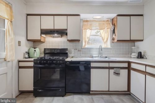 3928 Vermont Ave, Alexandria VA 22304-6326 exterior