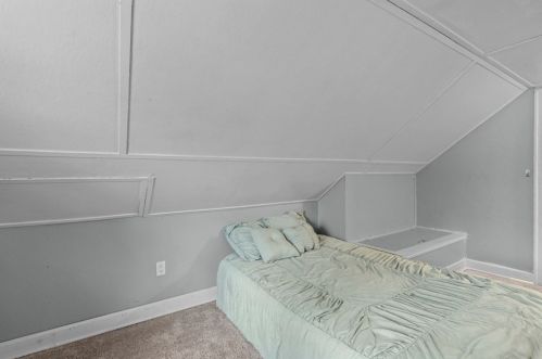 4 Ludington Rd, Worcester MA 01602-3223 exterior