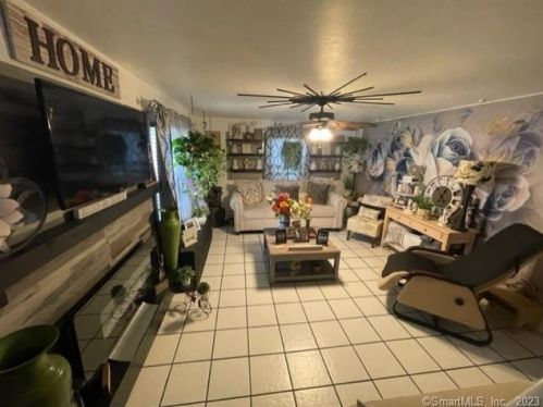 267 Stanley St, New Britain CT 06051-3663 exterior