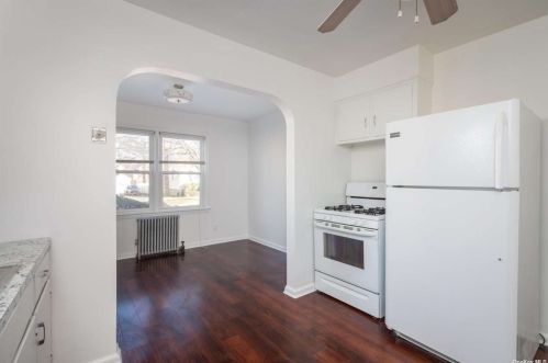 68 Euclid St, Valley Stream NY  11580-4111 exterior