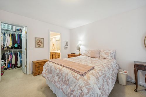 2235 Meadowglen Dr, Grand Rapids MI 49505-6302 exterior