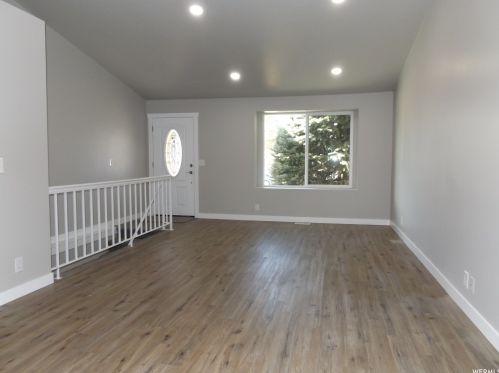 7955 Linton Dr, Taylorsville UT 84088-7617 exterior