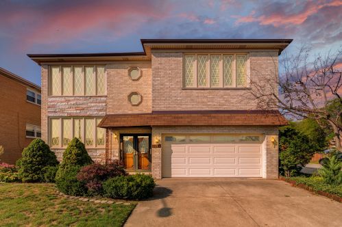 8422 Castle Island Ave, Chicago, IL 60656-4265