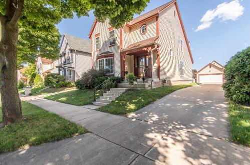 1734 22 St, Milwaukee WI 53215-4407 exterior