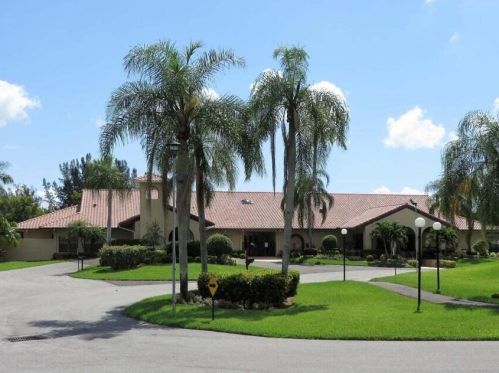 5655 Parkwalk Cir, Boynton Beach FL 33472-2314 exterior