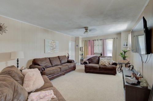 43 5 Ave, Woonsocket RI 02895-5019 exterior