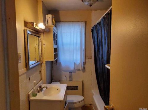 31 8 Ave, Huntington Station NY 11746-2210 exterior