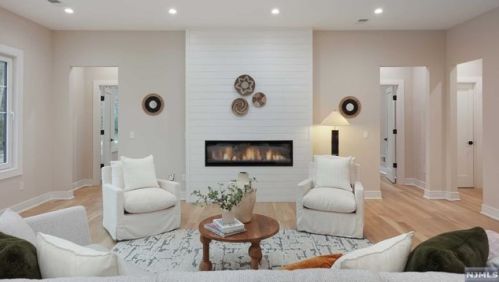 69 Grandview Ave, Upper Saddle River NJ 07458-2127 exterior