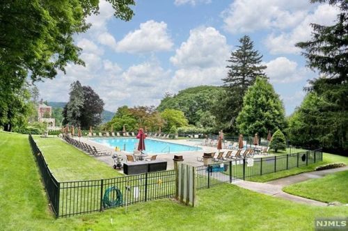 4202 Rio Vis Dr, Mahwah NJ 07430-4510 exterior