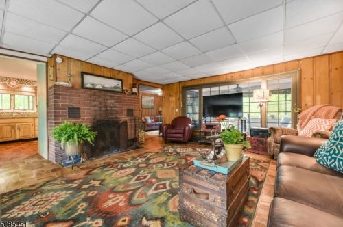 54 River Styx Rd, Hopatcong NJ 07843-1827 exterior