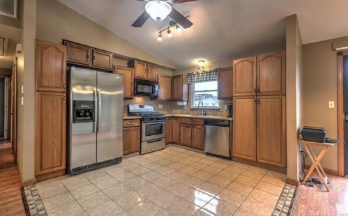 48 Stevens St, Milford CT 06460-7869 exterior