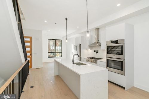 712 17th St, Philadelphia PA  19130-2840 exterior