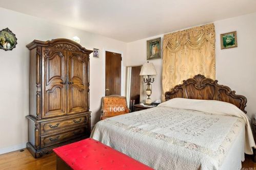 1020 Lydig Ave, Bronx NY 10462-2260 exterior