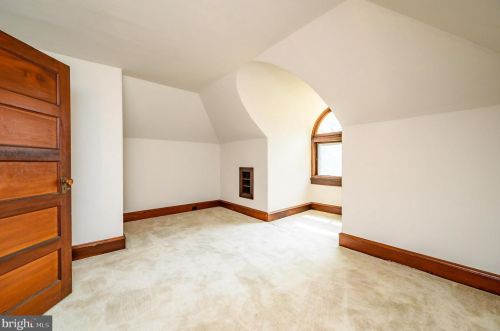 220 Maple Ave, Camden NJ 08106-2315 exterior