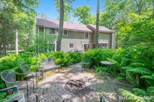 779 Scenic Dr, Meskegon MI 49445-8630 exterior