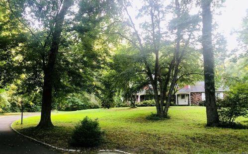 275 New Canaan Ave, Norwalk CT 06850-2620 exterior