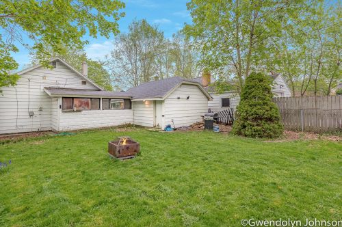 1321 Whiting St, Wyoming MI  49509-1052 exterior