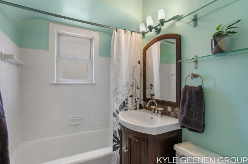 1114 Northlawn St, Grand Rapids MI 49505-3724 exterior