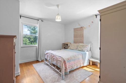 1572 Crestview Dr, Pittsburgh PA 15237-1507 exterior