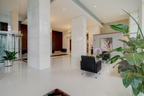 1550 Lake Shore Dr, Chicago IL  60610-1675 exterior