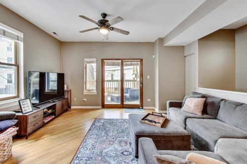 3142 Southport Ave, Chicago, IL 60657-3267