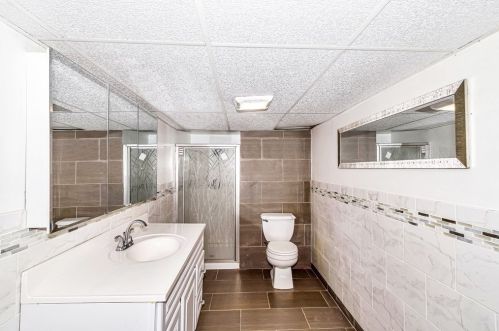 128 Tallyho Dr, Springfield MA  01118-1944 exterior